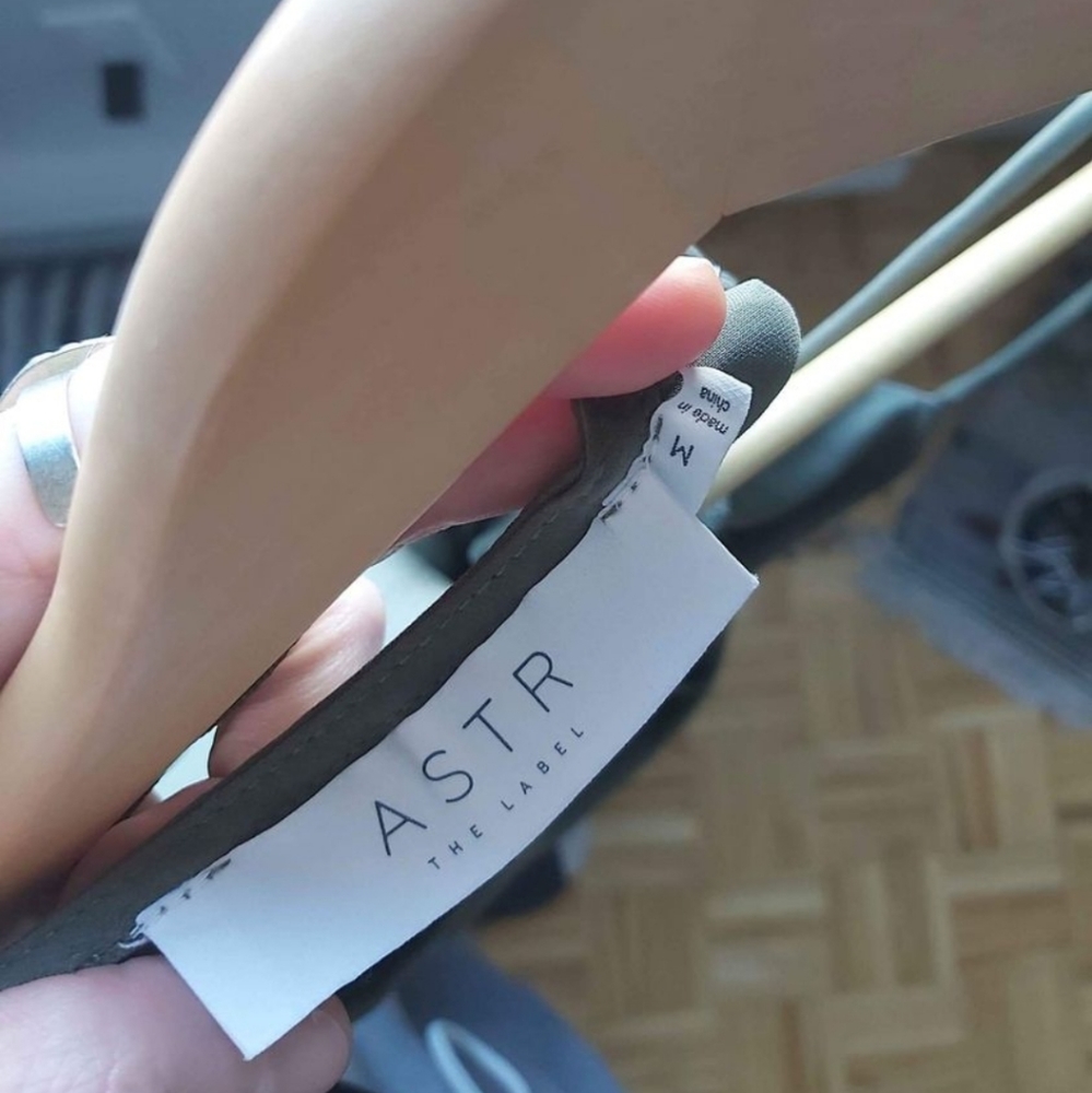 COPY - Satin slip dress Astr the label - Picture 4 of 4